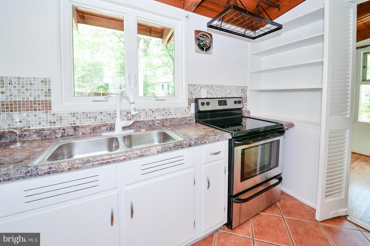 2927 Pine Spring Road Falls Church, VA 22042 - Photo 6 of 26 Kitchen