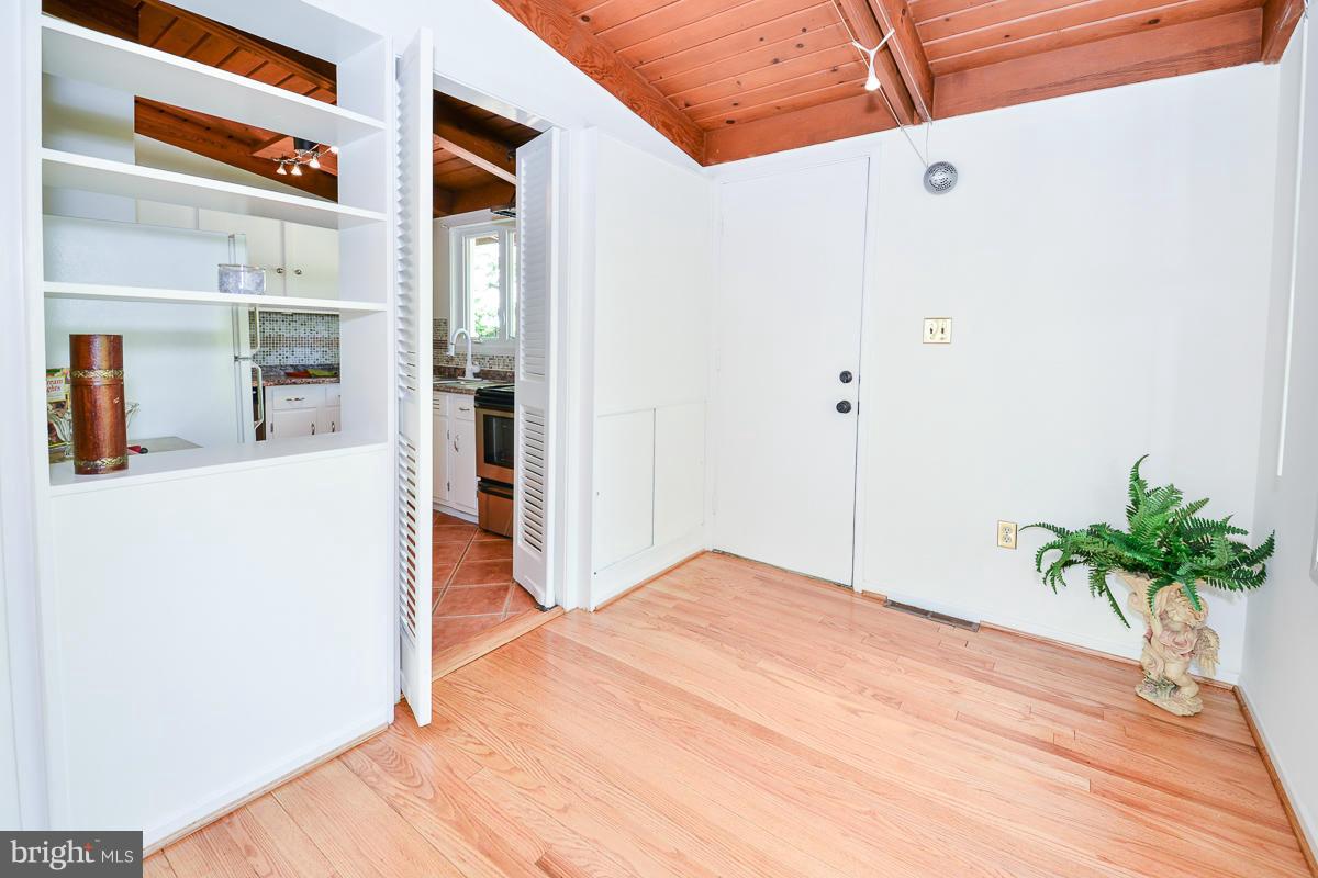 2927 Pine Spring Road Falls Church, VA 22042 - Photo 7 of 26 Dining Room