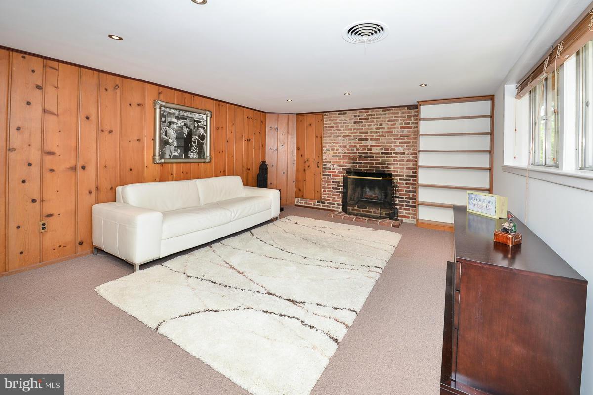 2927 Pine Spring Road Falls Church, VA 22042 - Photo 8 of 26 Family Room