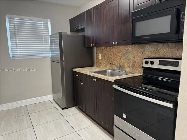 $1,725 | 1940 Washington Avenue, Unit 15, Opa-Locka, FL 33054