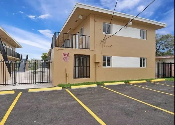 $1,725 | 1940 Washington Avenue, Unit 15, Opa-Locka, FL 33054