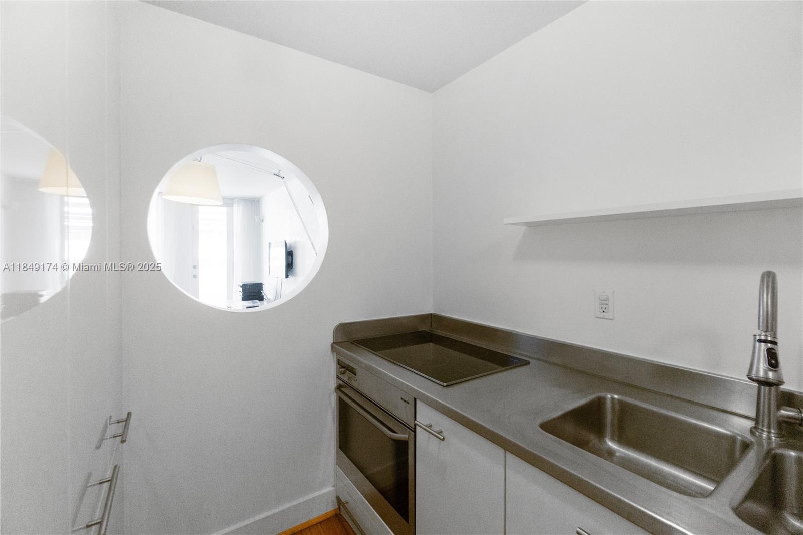 100 Lincoln Road, Unit 923 Miami Beach, FL 33139 - Photo 10 of 31 a close view of utility room in kitchen