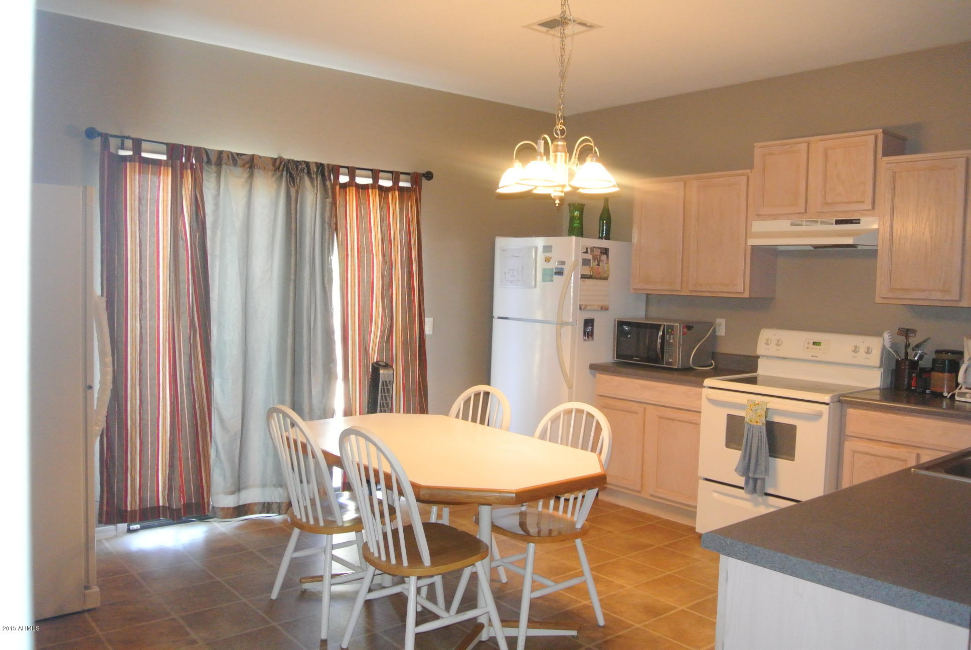 1118 West Fremont Rd. Phoenix, AZ 85041 - Photo 4 of 28 DSC_2849