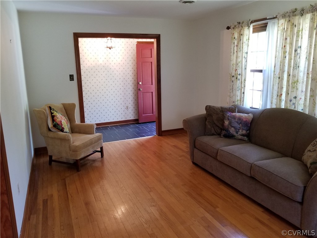 14421 Rosebud Road Chesterfield, VA 23838 - Photo 4 of 25 a living room with furniture and a window