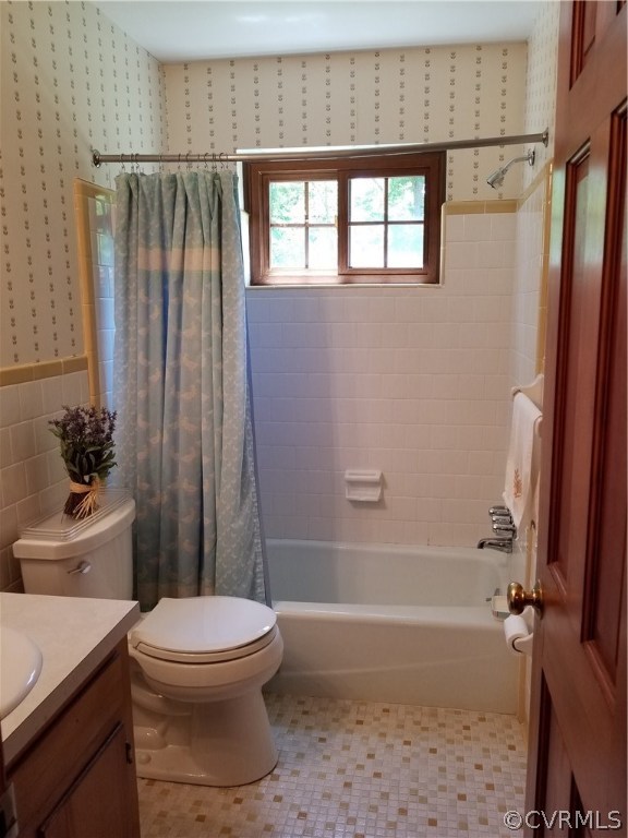 14421 Rosebud Road Chesterfield, VA 23838 - Photo 8 of 25 a bathroom with a toilet a sink and a shower