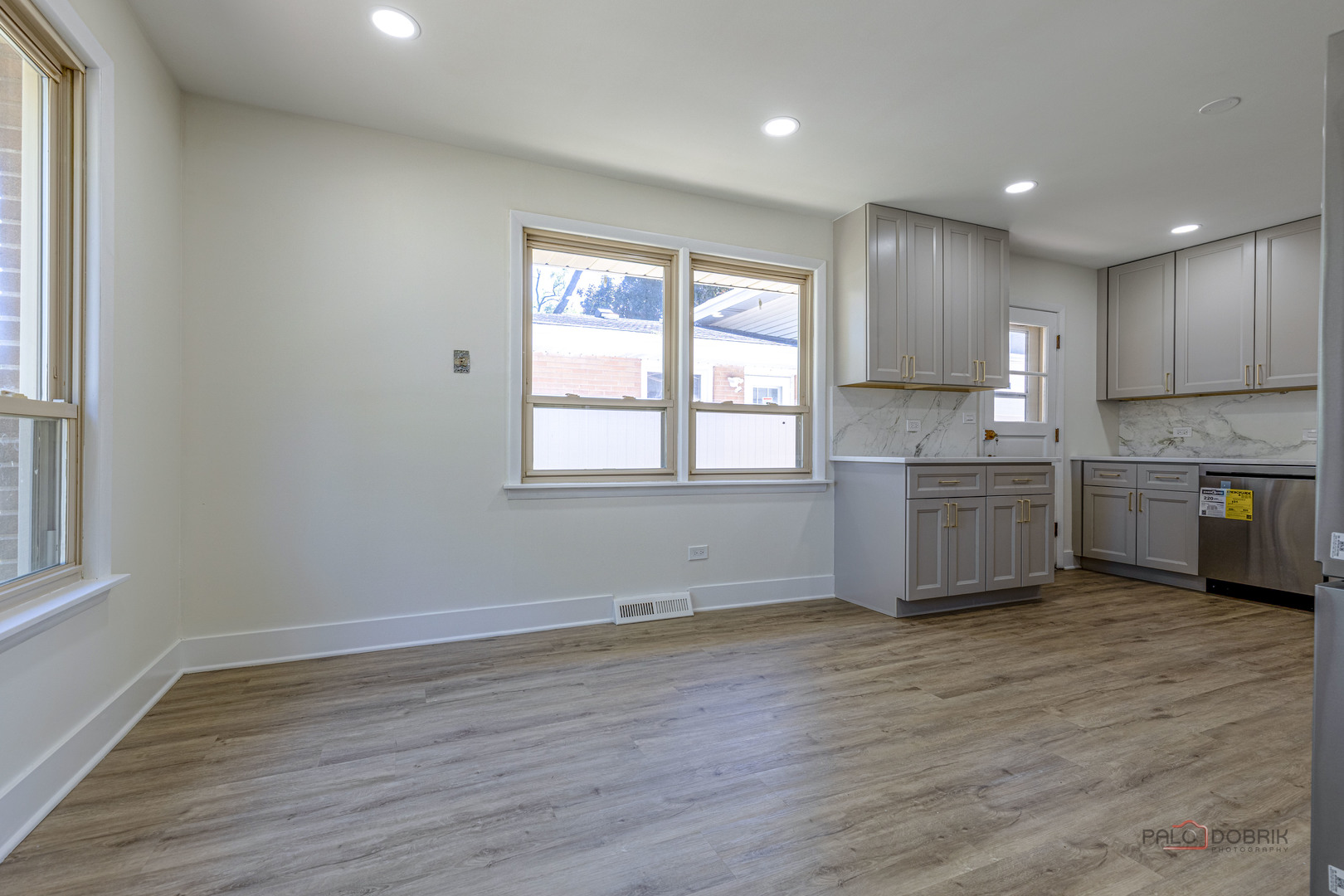 308 Wheeling Avenue Wheeling, IL 60090 - Photo 6 of 20