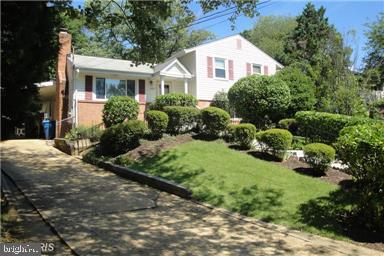 DEVON PARK!  4 level Split