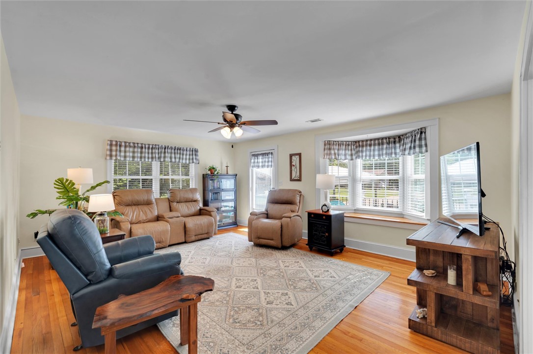 1425 Dyar Road Seneca, SC 29672 - Photo 8 of 28 Gallery Image 8