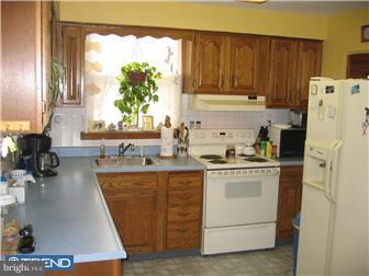 574 Durham Road Langhorne, PA 19047 - Photo 6 of 10 Kitchen