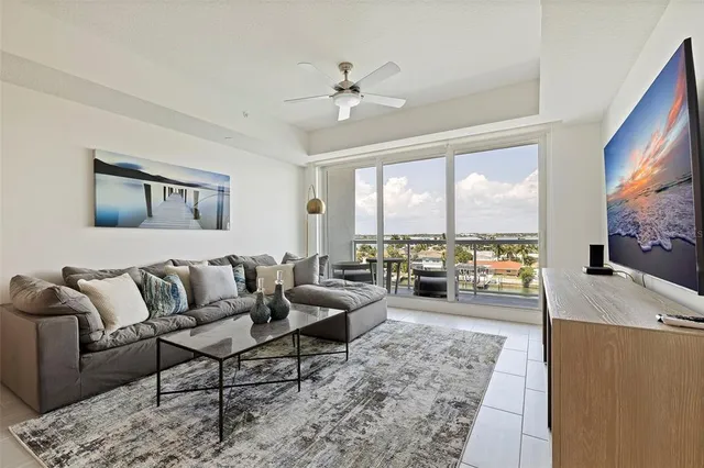 $5,500 | 415 Island Way, Unit 502, Clearwater Beach, FL 33767