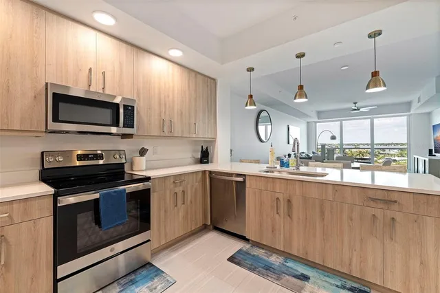 $5,500 | 415 Island Way, Unit 502, Clearwater Beach, FL 33767