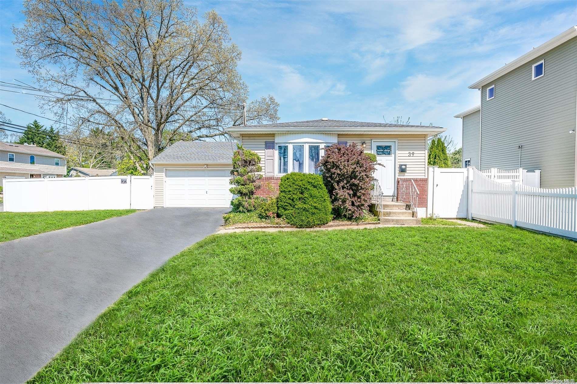39 Colonial Road West Babylon, NY 11704 - Photo 1 of 1 Gallery Image 1