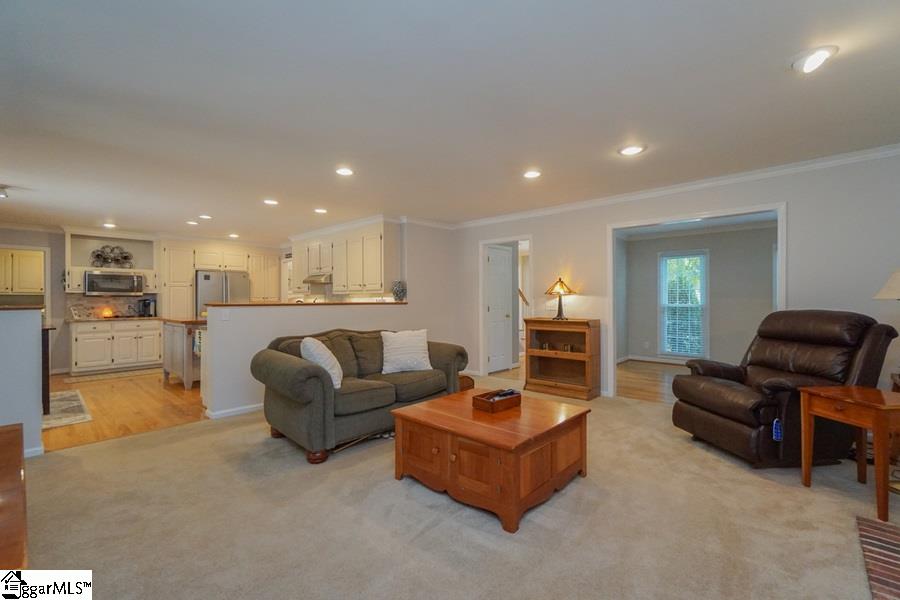 112 Deer Spring Lane Simpsonville, SC 29680 - Photo 8 of 36 Gallery Image 8
