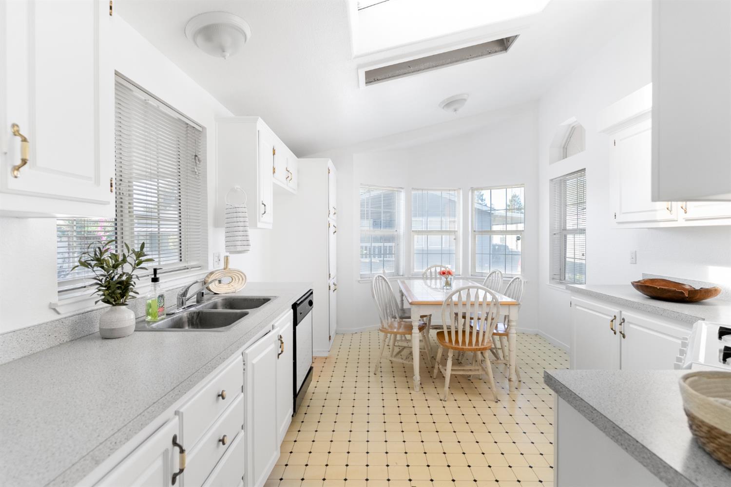 200 Ford Road, Unit 227 San Jose, CA 95138 - Photo 28 of 37 a dining room with furniture and window