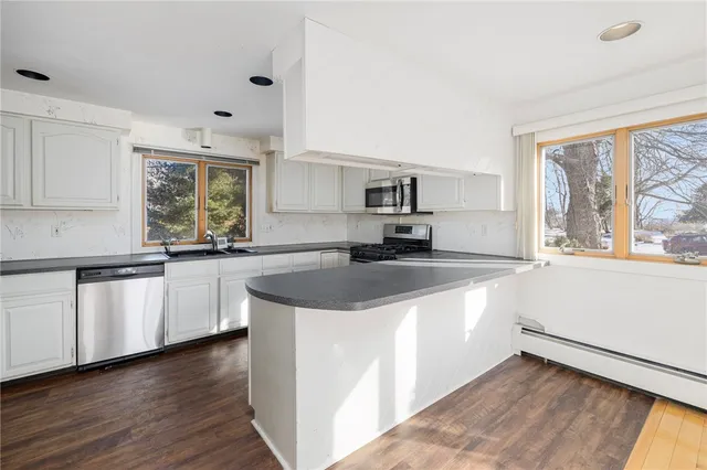 $575,000 | 40 Kristen Court, Warwick, RI 02888