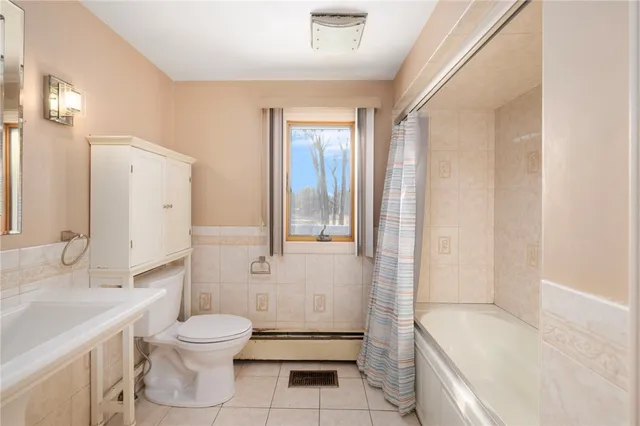 $575,000 | 40 Kristen Court, Warwick, RI 02888