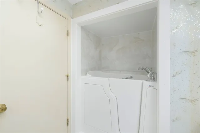 $575,000 | 40 Kristen Court, Warwick, RI 02888