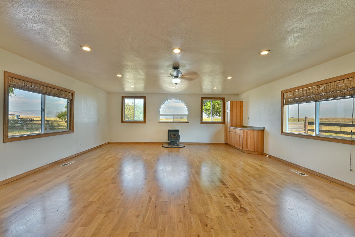9151 Springlake Road Klamath Falls, OR 97603 - Photo 12 of 32 DSC_7238