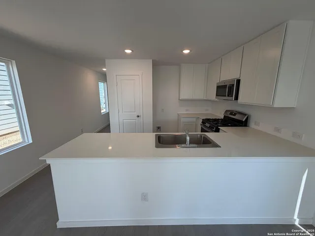 $1,395 | 11910 Bluebell Ridge, Converse, TX 78109