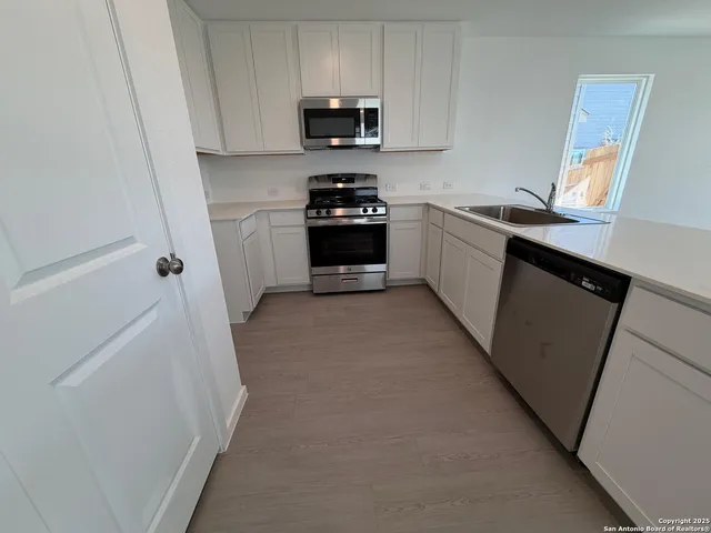 $1,395 | 11910 Bluebell Ridge, Converse, TX 78109