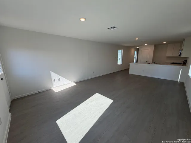 $1,395 | 11910 Bluebell Ridge, Converse, TX 78109