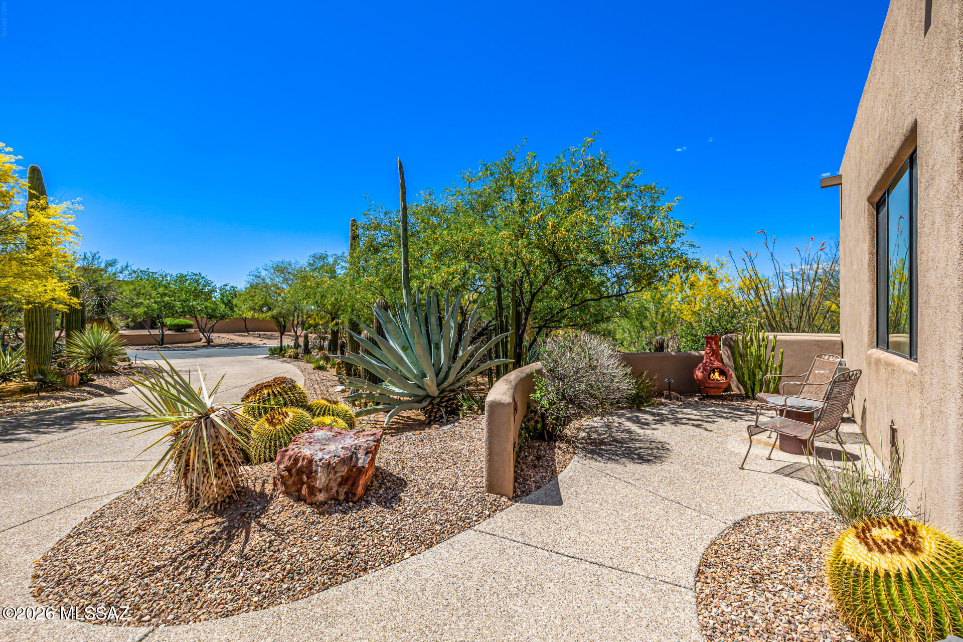 8301 South Triangle R Ranch Place Vail, AZ 85641 - Photo 45 of 50 Front courtyard