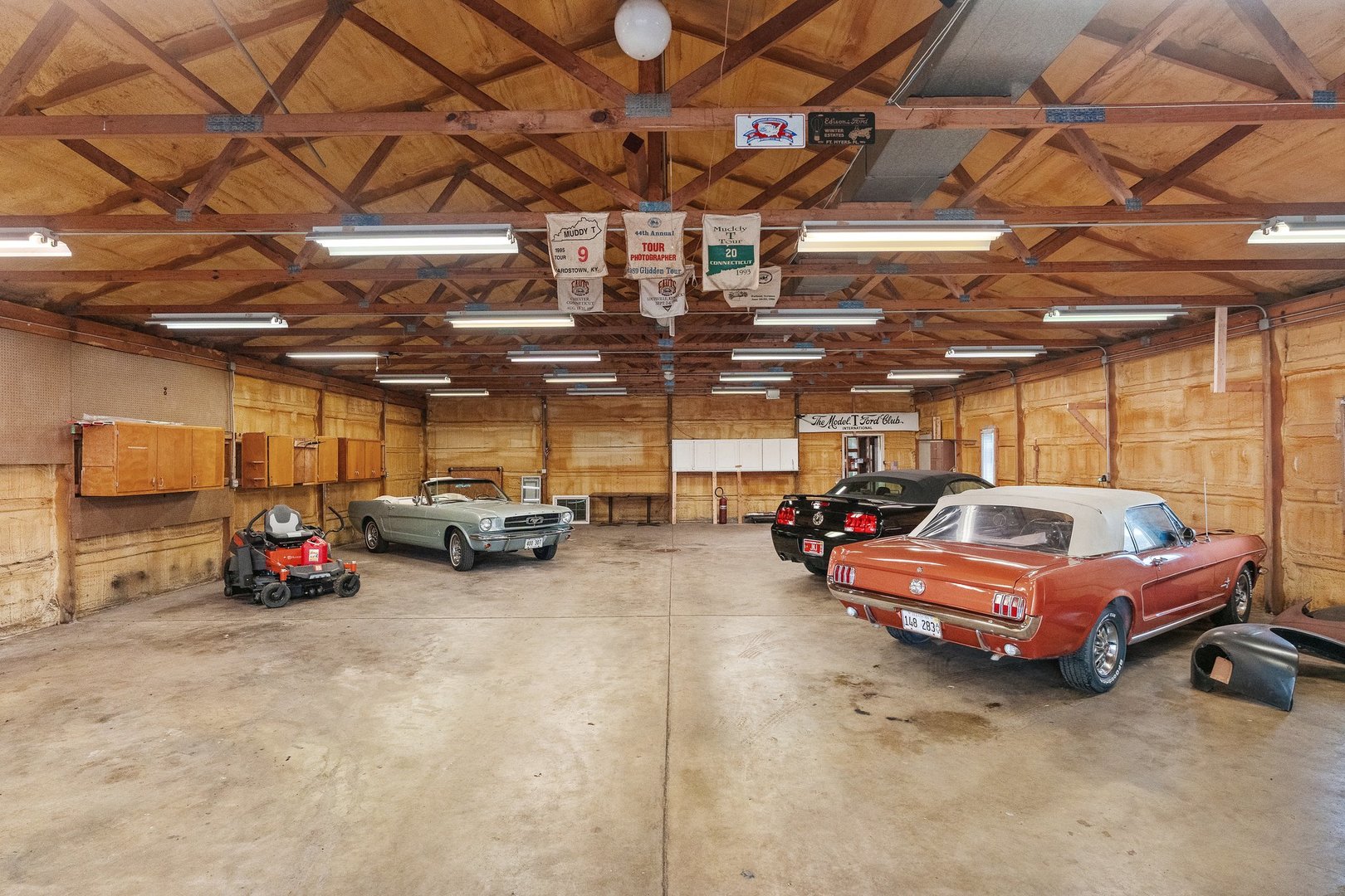 2929 East Danne Road Crete, IL 60417 - Photo 34 of 56 a view of cars parked in a parking