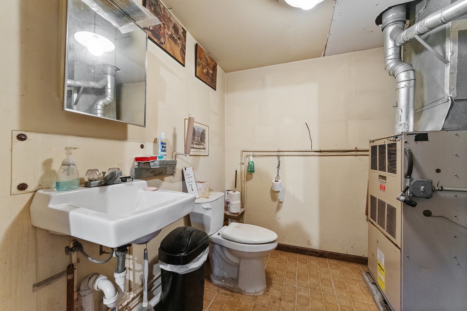 2929 East Danne Road Crete, IL 60417 - Photo 39 of 56 a bathroom with a sink toilet and shower