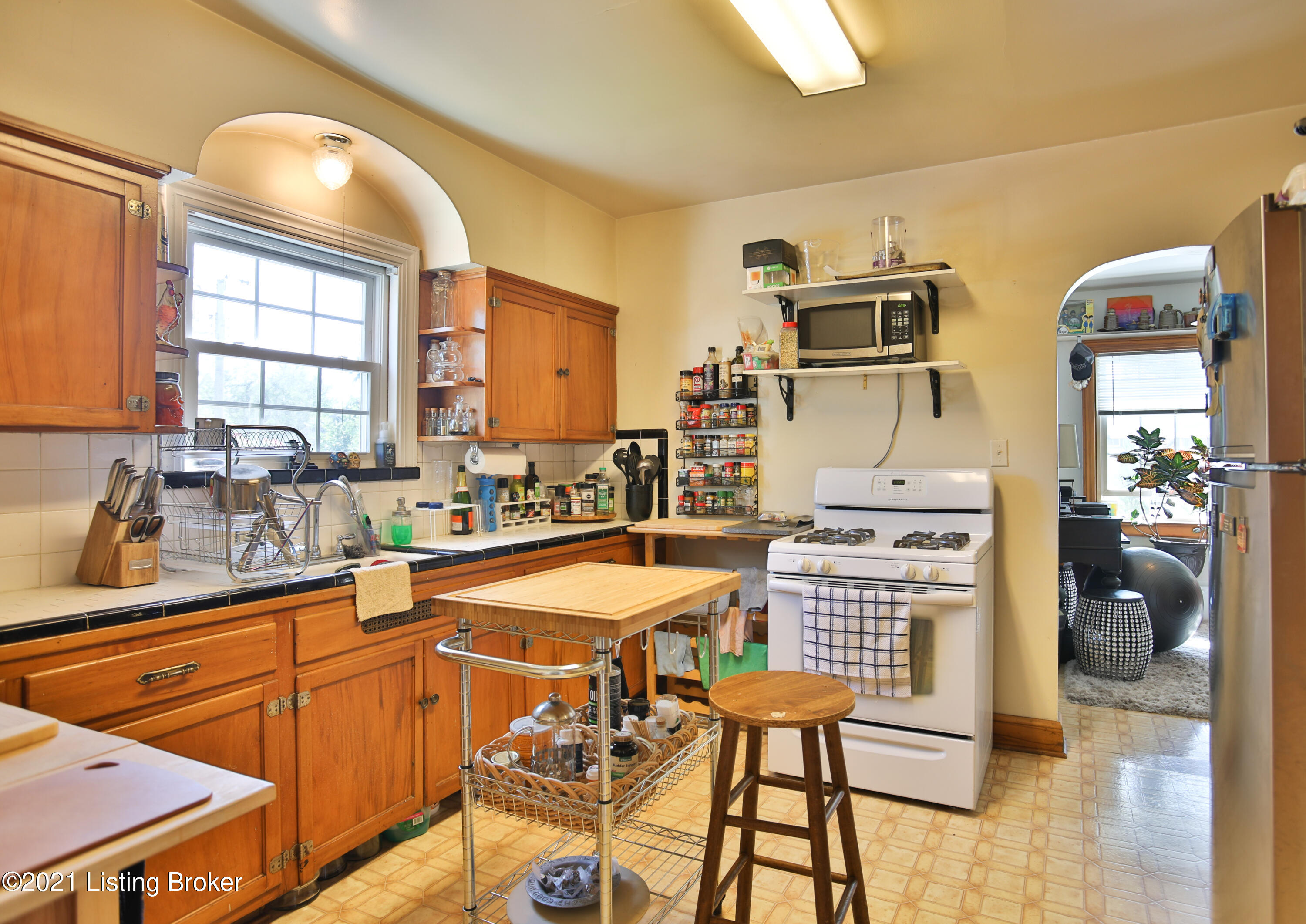 2527 Broadmeade Road Louisville, KY 40205 - Photo 24 of 41 Unit 2 kitchen