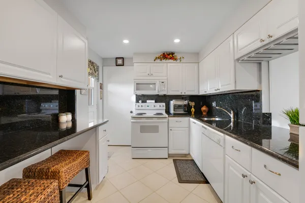 $2,095 | 6461 Northwest 2nd Avenue, Unit 407, Boca Raton, FL 33487