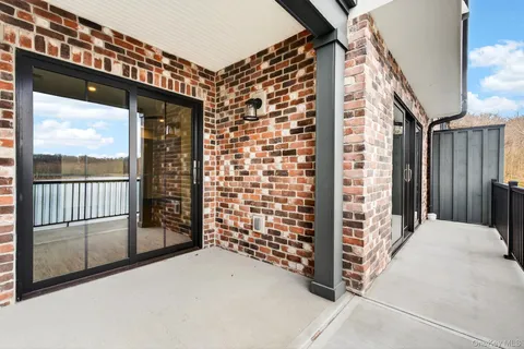 $810,000 | 12 Icehouse Drive, Saugerties, NY 12477