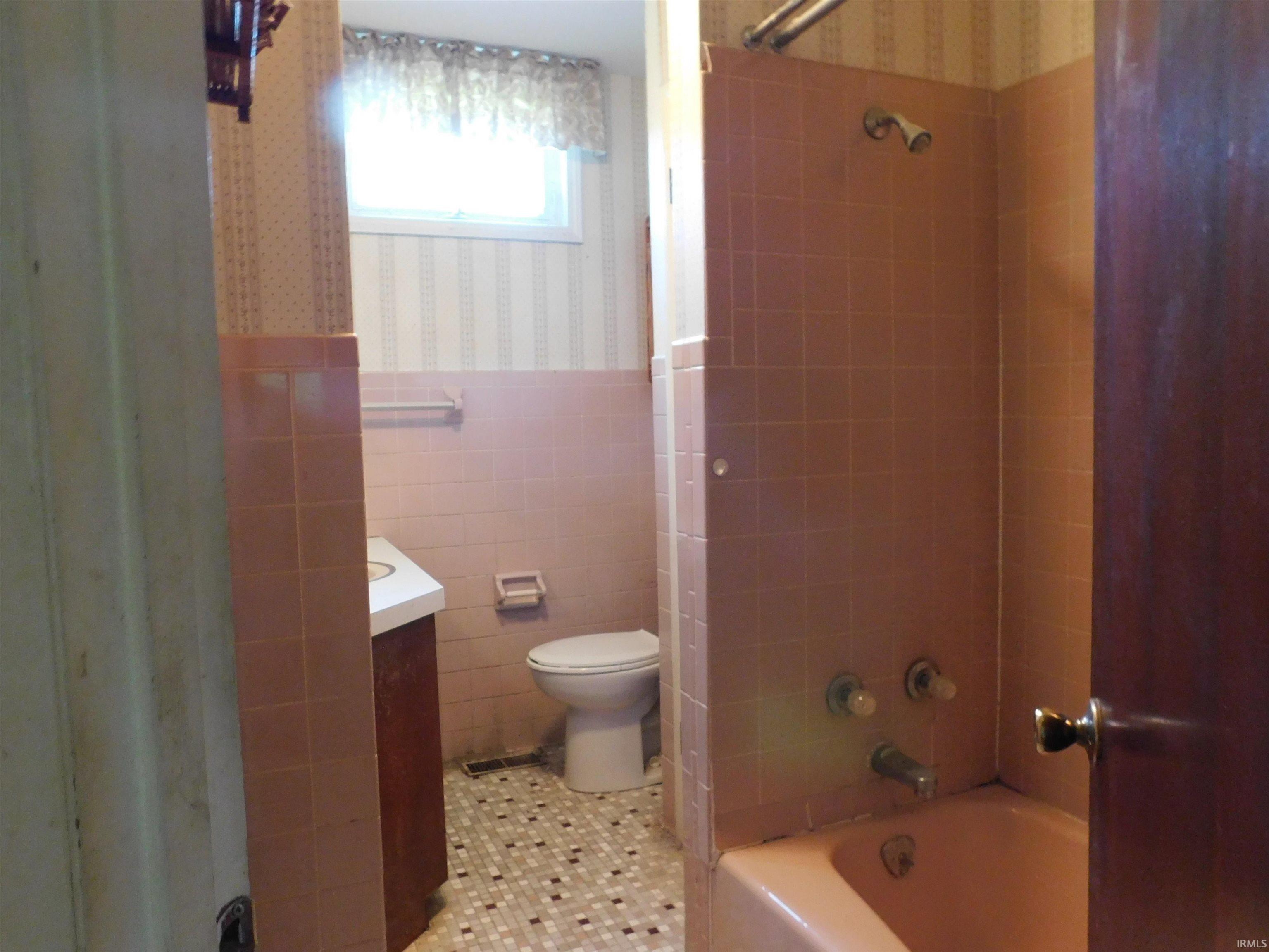 1702 Valley View Drive Bedford, IN 47421 - Photo 14 of 36