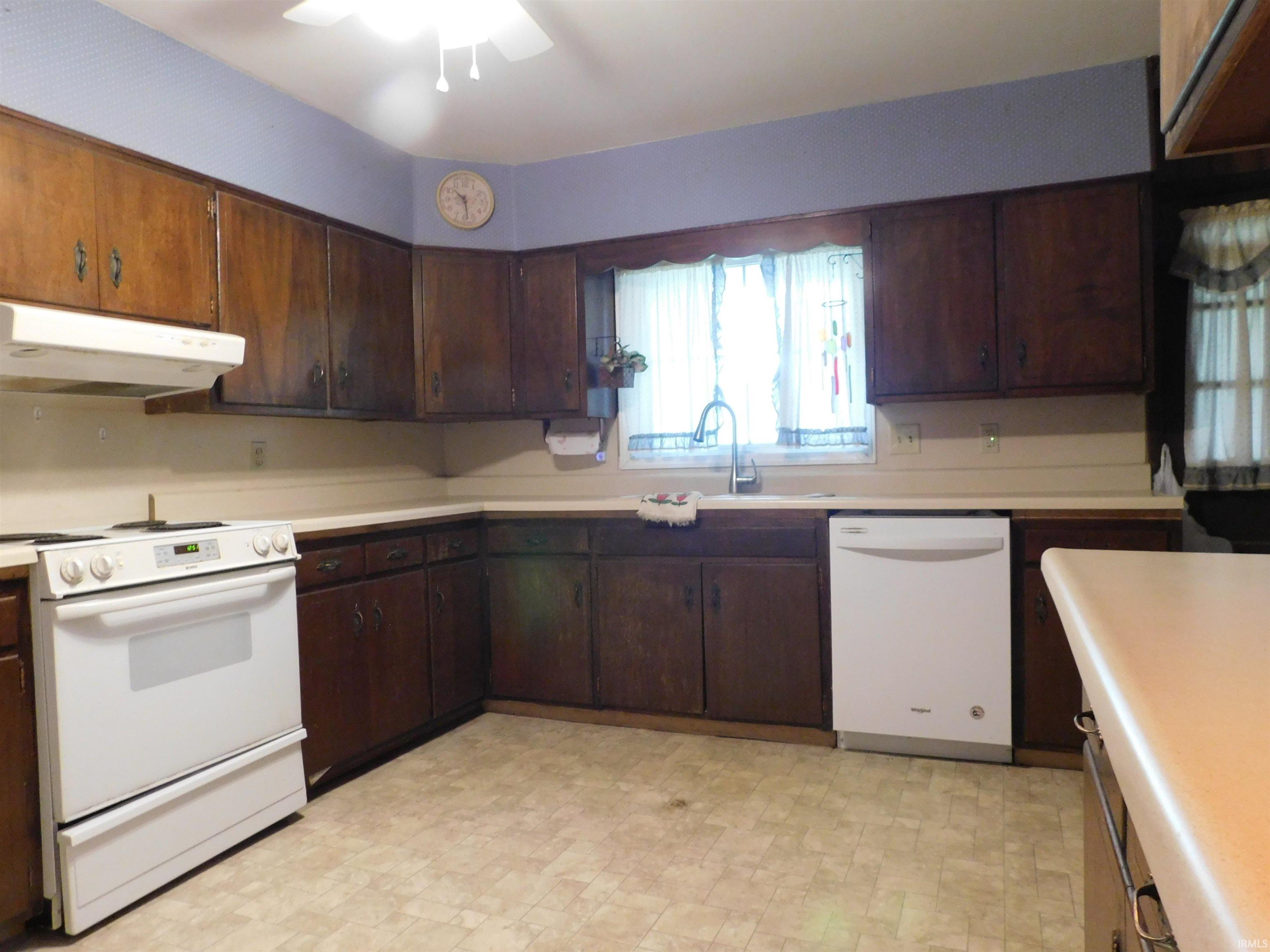 1702 Valley View Drive Bedford, IN 47421 - Photo 4 of 36