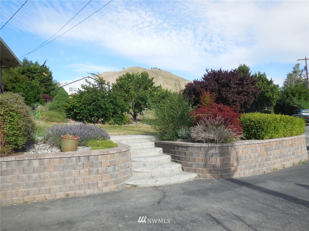 2317 Lester Road Wenatchee, WA 98801 - Photo 2 of 17 Gallery Image 2