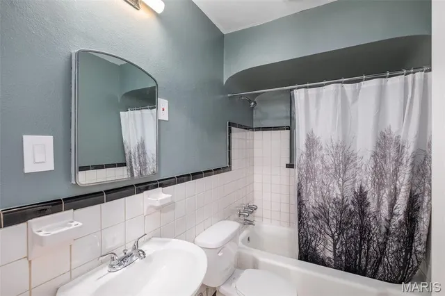 $299,000 | 8261 Watson Road, Webster Groves, MO 63119