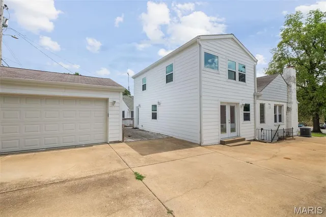 $299,000 | 8261 Watson Road, Webster Groves, MO 63119