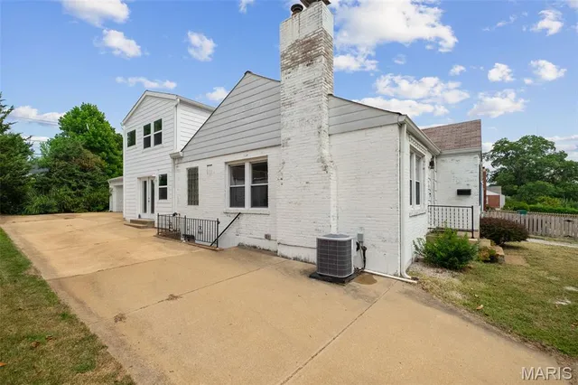 $299,000 | 8261 Watson Road, Webster Groves, MO 63119