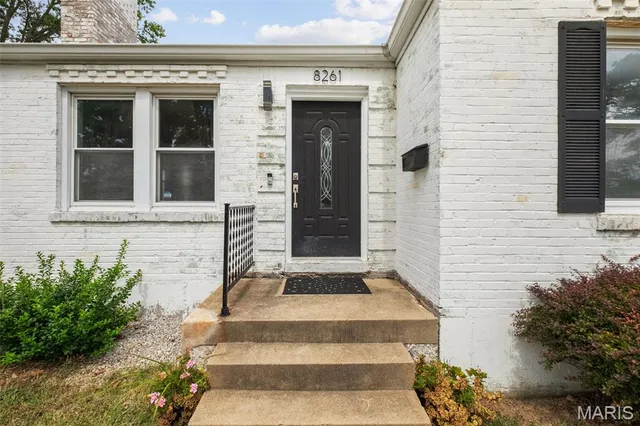 $299,000 | 8261 Watson Road, Webster Groves, MO 63119