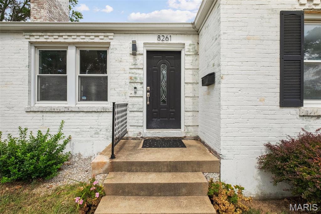 8261 Watson Road Webster Groves, MO 63119 - Photo 5 of 43 Gallery Image 5