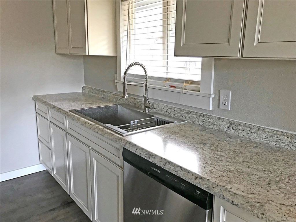 8981 Southeast Willock Road Olalla, WA 98359 - Photo 5 of 13 Gallery Image 5