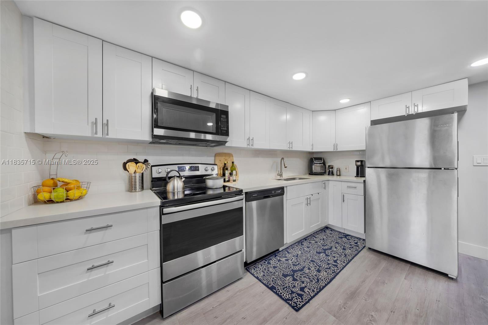 6637 Northwest 181st Lane Hialeah, FL 33015 - Photo 11 of 40