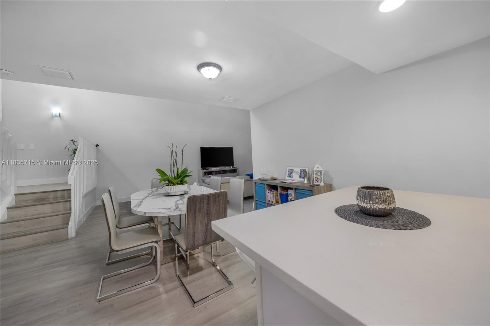 6637 Northwest 181st Lane Hialeah, FL 33015 - Photo 14 of 40