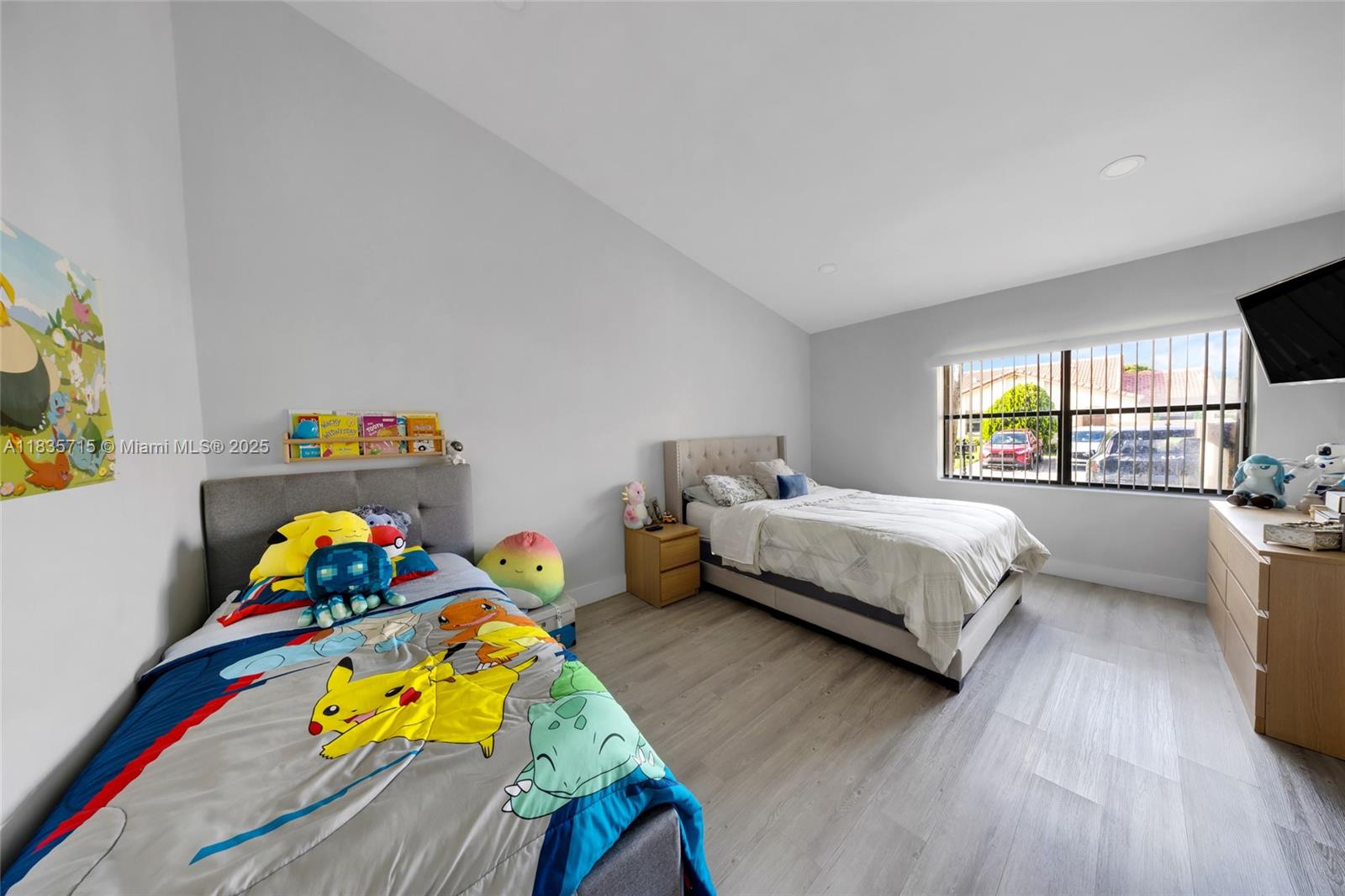 6637 Northwest 181st Lane Hialeah, FL 33015 - Photo 24 of 40