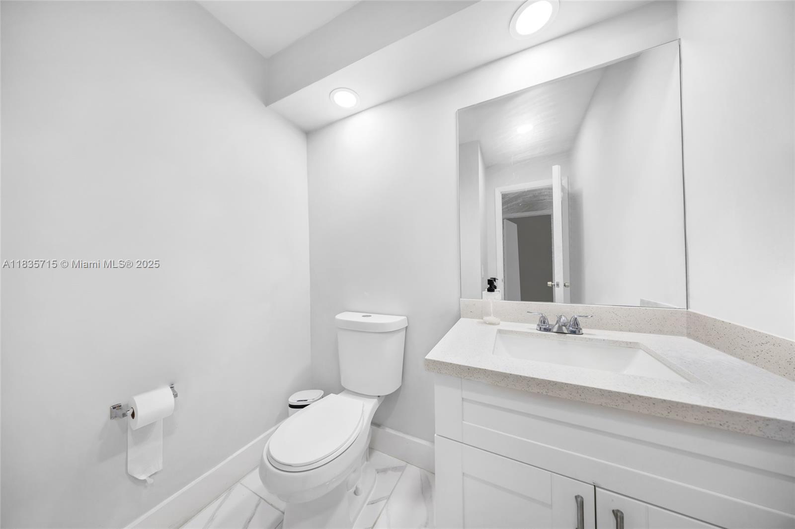 6637 Northwest 181st Lane Hialeah, FL 33015 - Photo 25 of 40