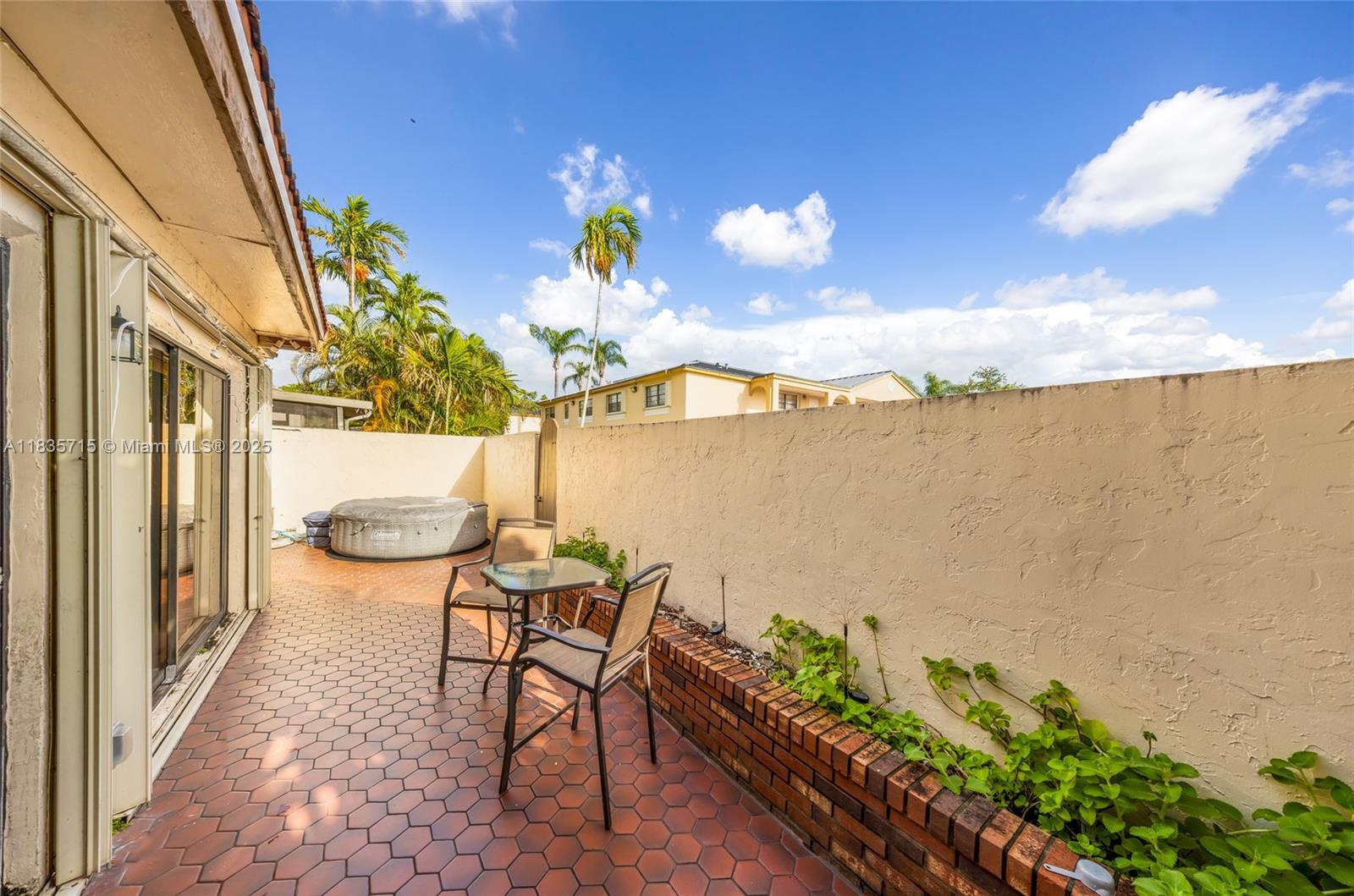 6637 Northwest 181st Lane Hialeah, FL 33015 - Photo 31 of 40