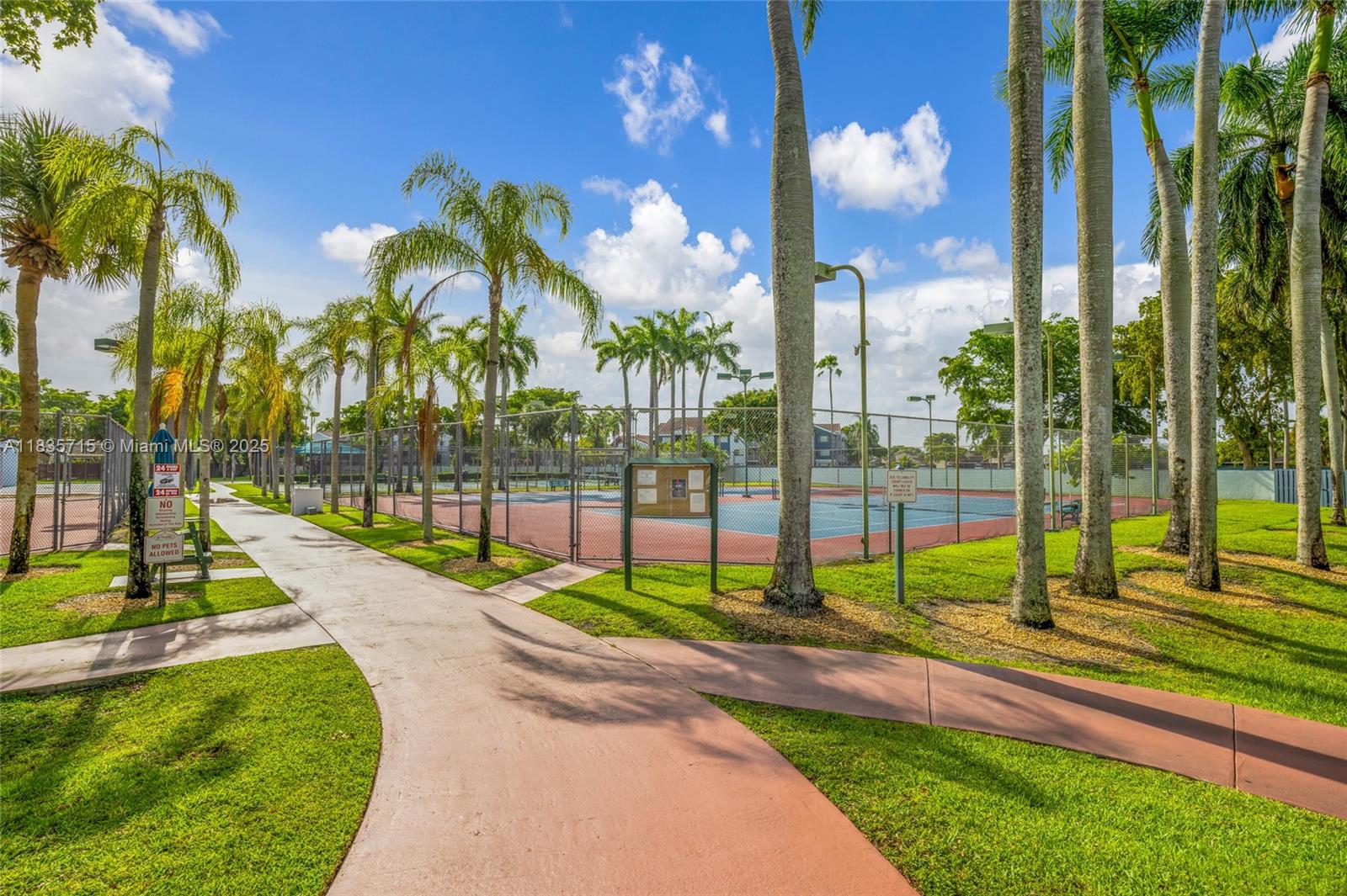 6637 Northwest 181st Lane Hialeah, FL 33015 - Photo 32 of 40