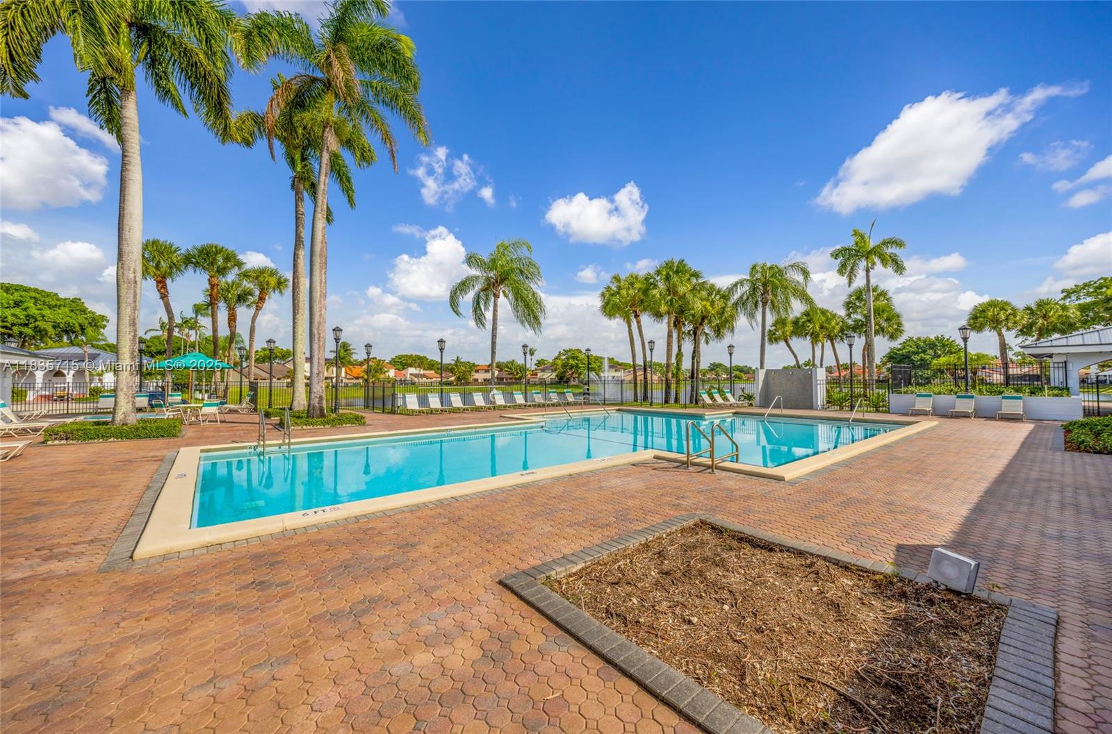 6637 Northwest 181st Lane Hialeah, FL 33015 - Photo 35 of 40