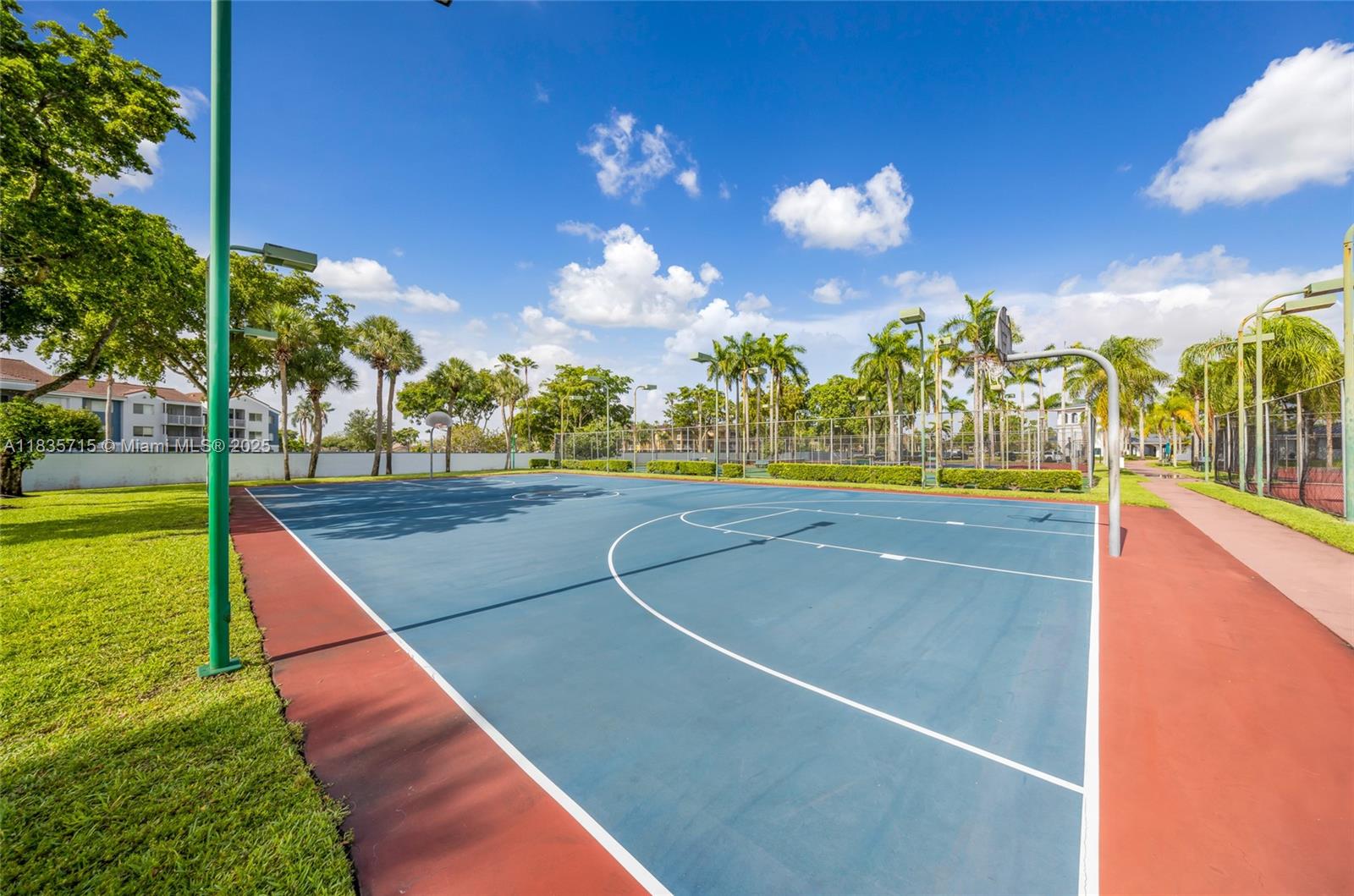 6637 Northwest 181st Lane Hialeah, FL 33015 - Photo 37 of 40