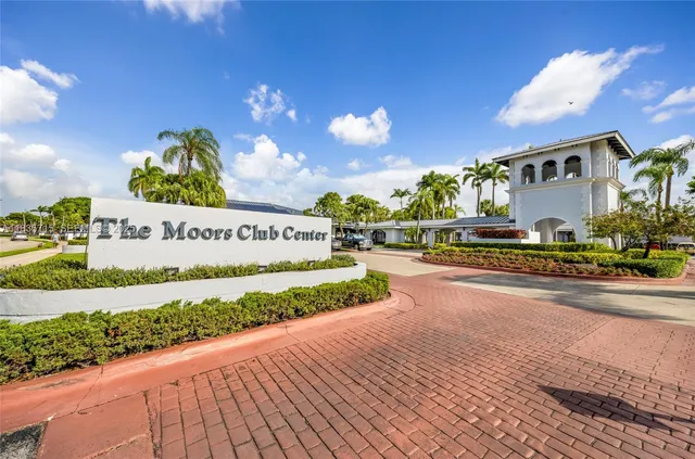 $530,000 | 6637 Northwest 181st Lane, Hialeah, FL 33015