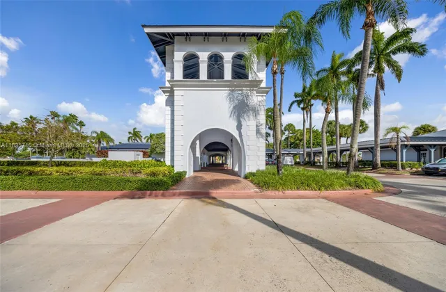 $540,000 | 6637 Northwest 181st Lane, Hialeah, FL 33015